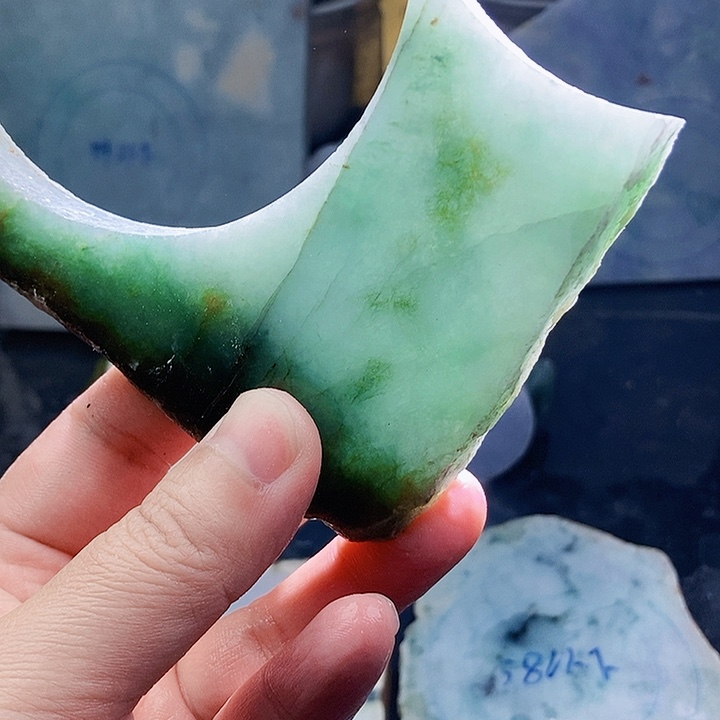 翡翠未镶嵌颈饰毛料40