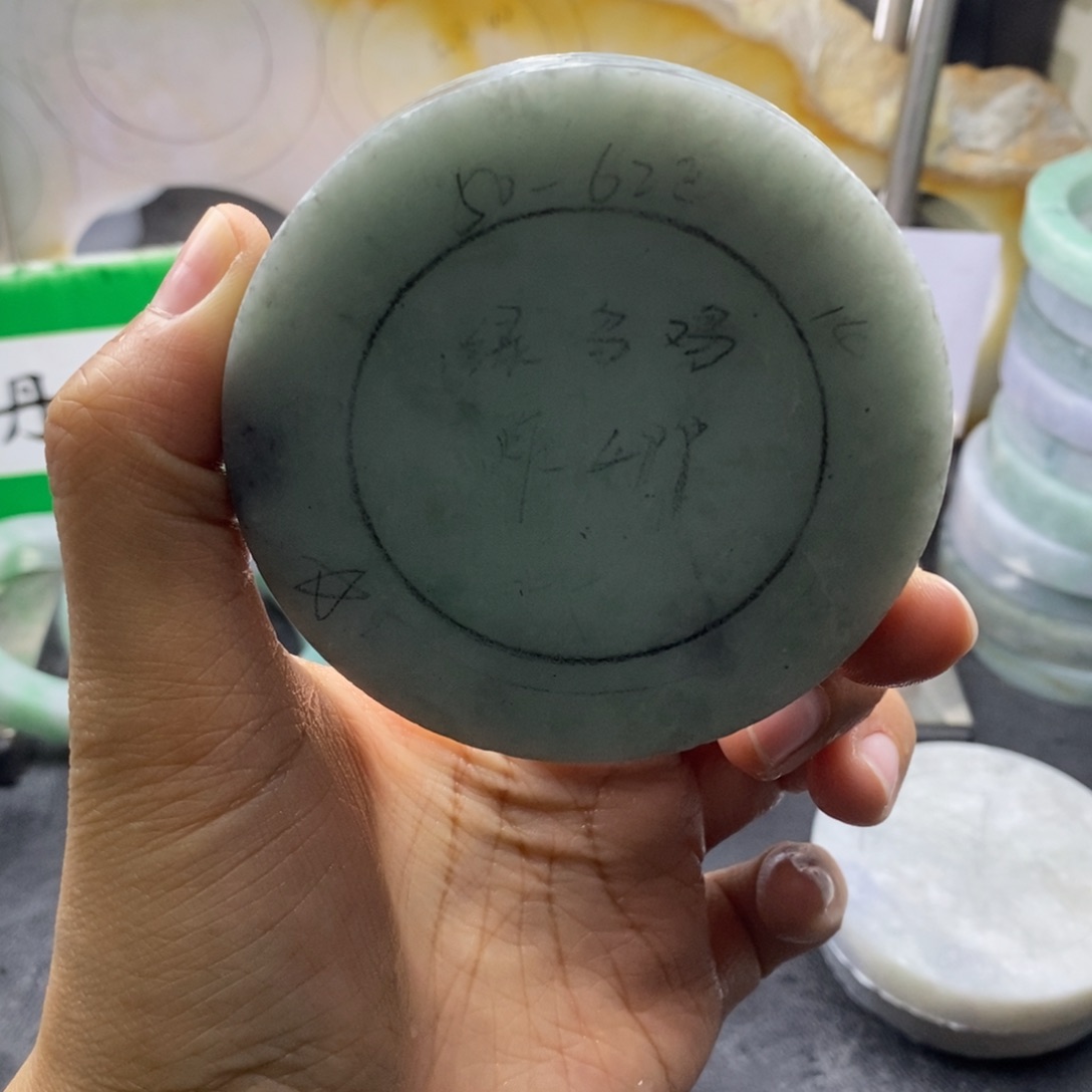 定制翡翠未镶嵌翡翠手镯