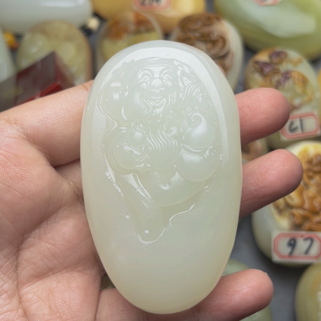 天***尘石材方解石手把件财神