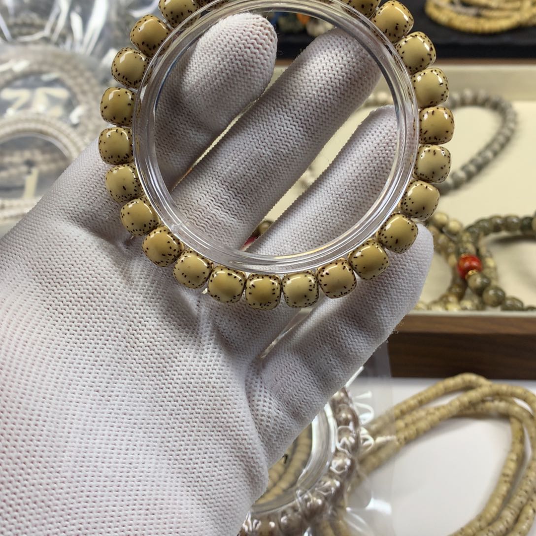 吊坠星月菩提98原白鸡油黄侧留白