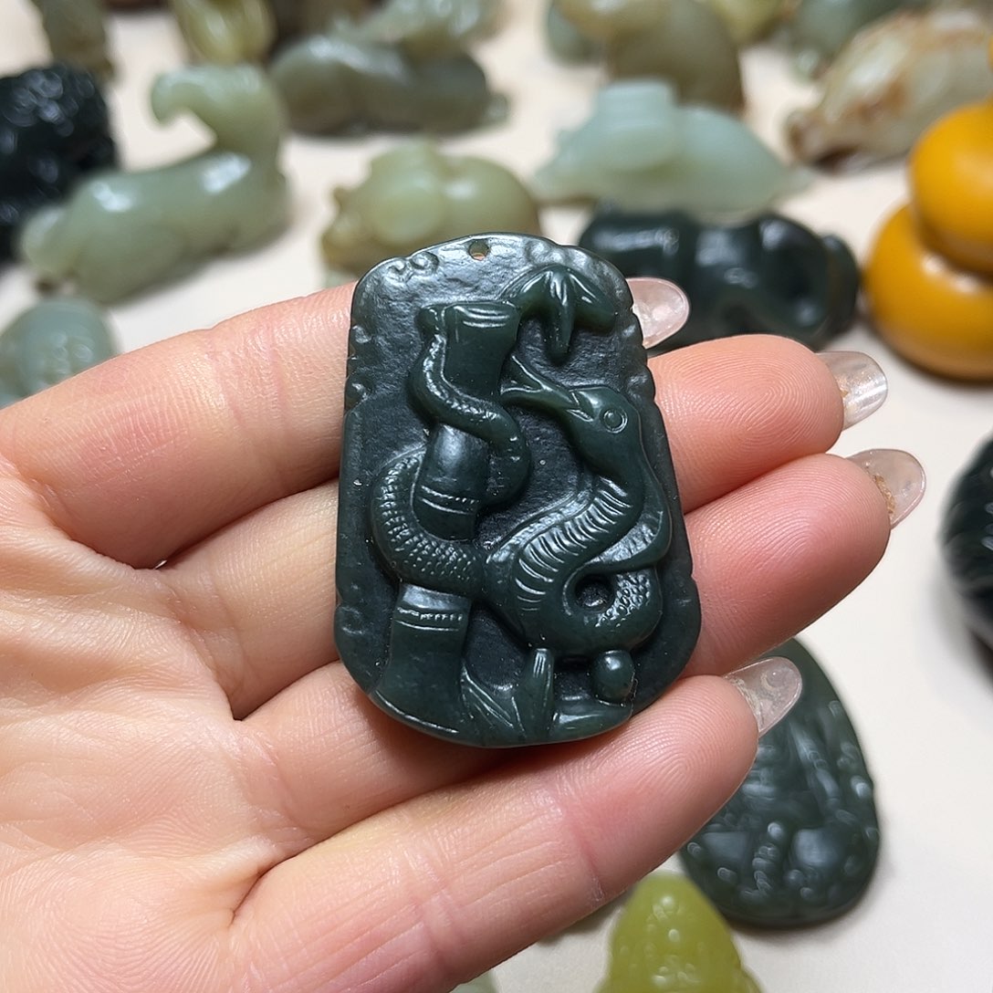 白玉菩提吊坠白玉菩提吊坠