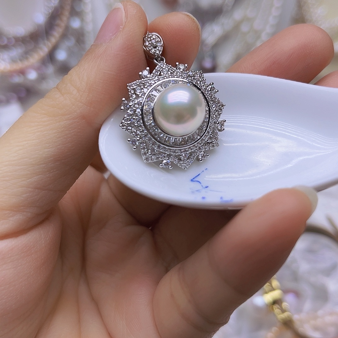 吊坠或者耳钉淡水珍珠未镶嵌