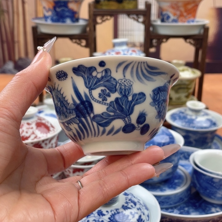 陶摆件青花鱼藻纹压手杯