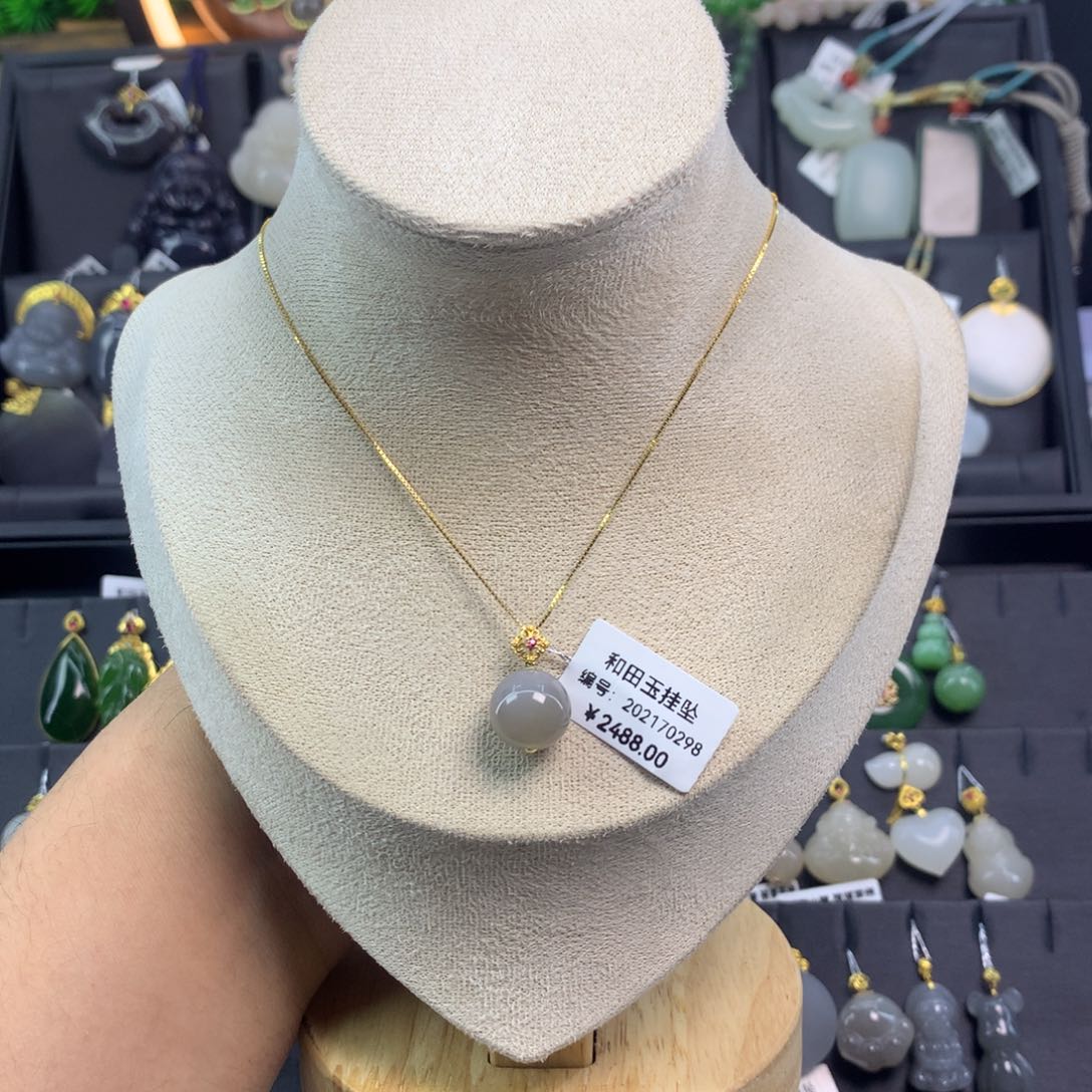 和田玉吊坠18K金镶嵌