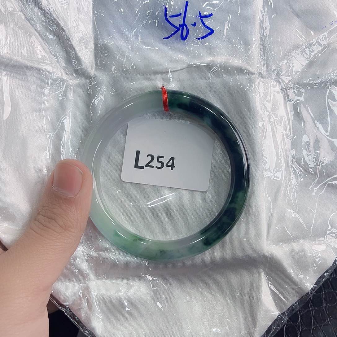 翡翠手镯未镶嵌多样性