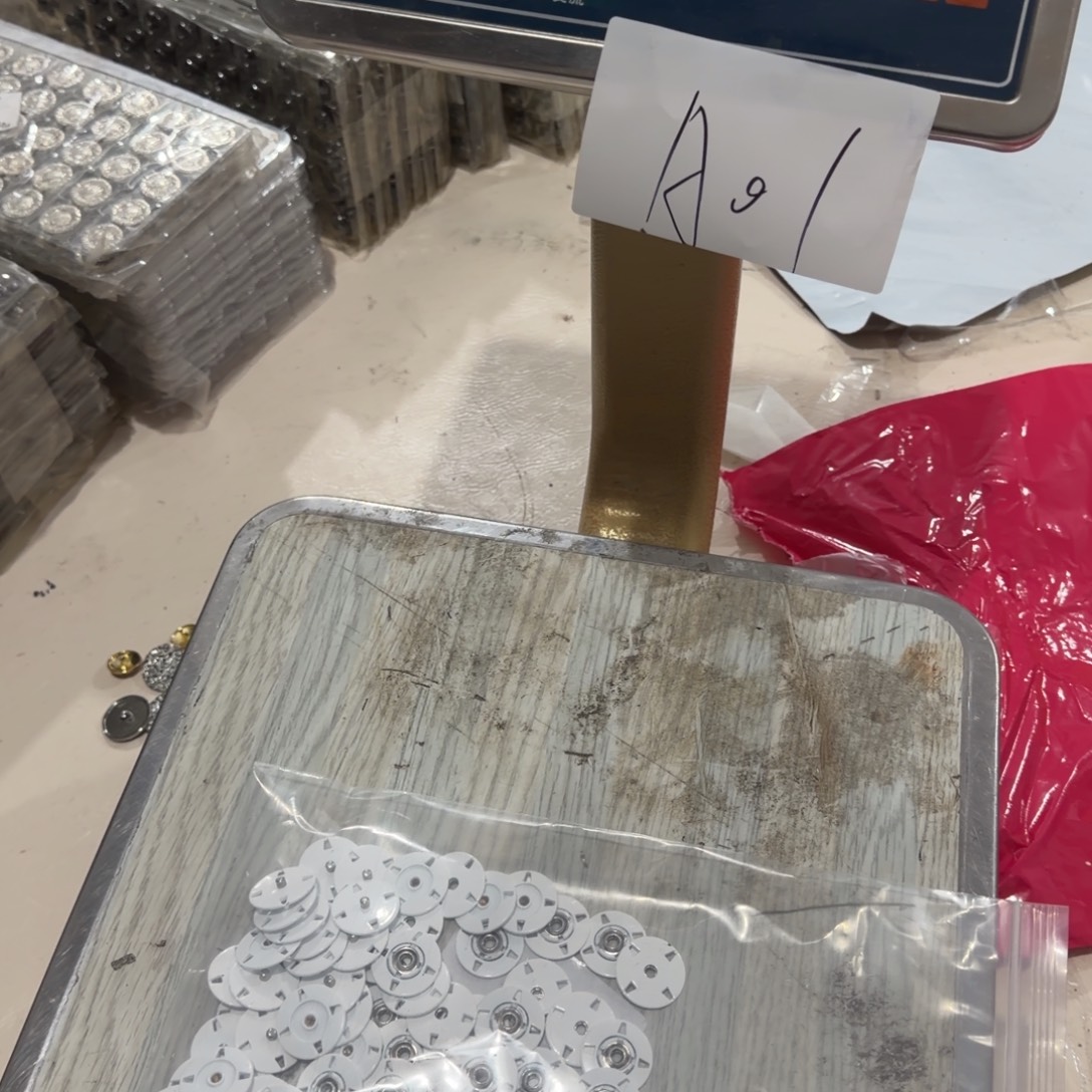 半斤大衣按扣A01 