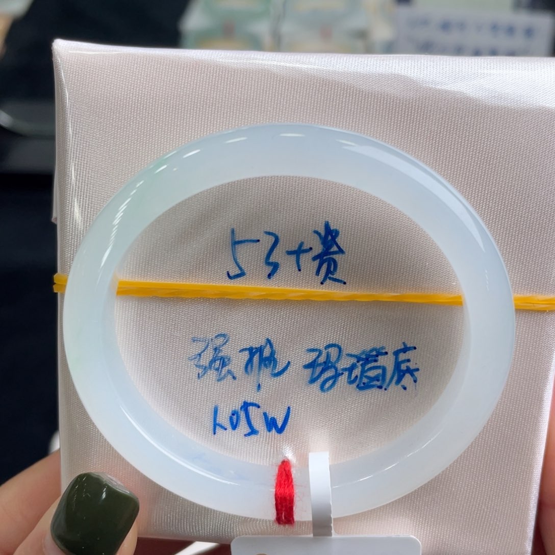 翡翠手镯未镶嵌翡翠手镯