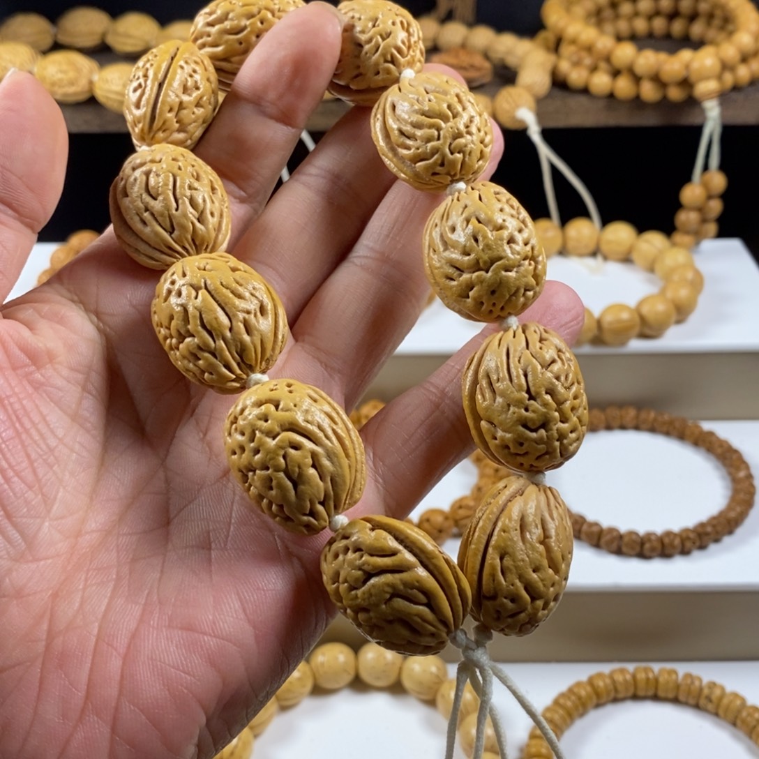 人***亮吊坠桃核沈阳大高炮钱袋子原皮手持