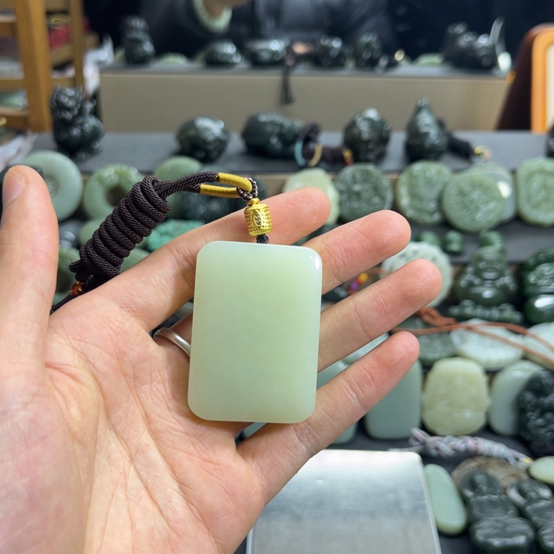 徽***德和田玉未镶嵌颈饰