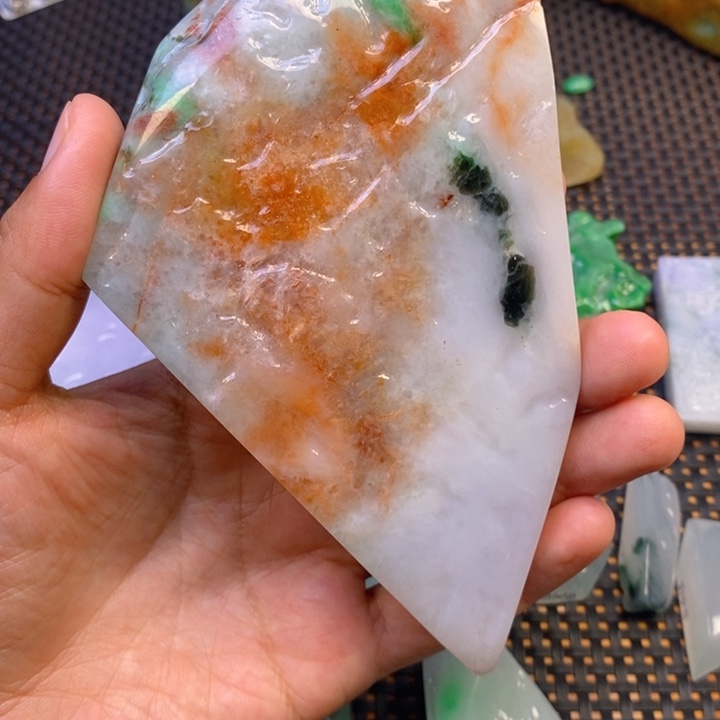 翡翠挂件未镶嵌翡翠