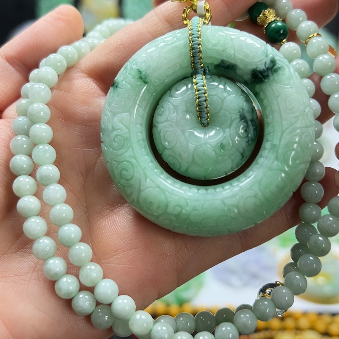 翡翠未镶嵌颈饰吊坠