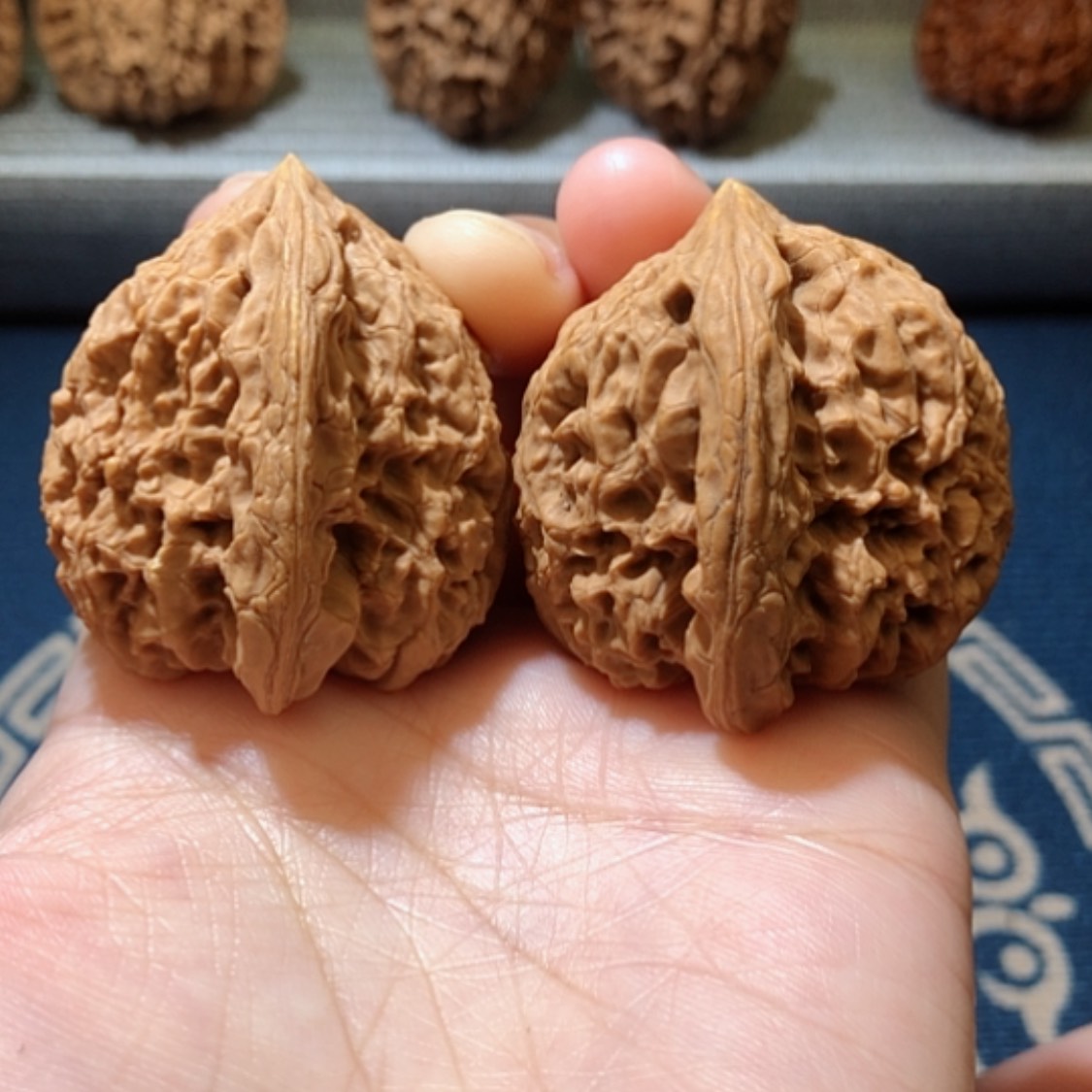 【闪购商品】把件文玩核桃尖有黄南疆石