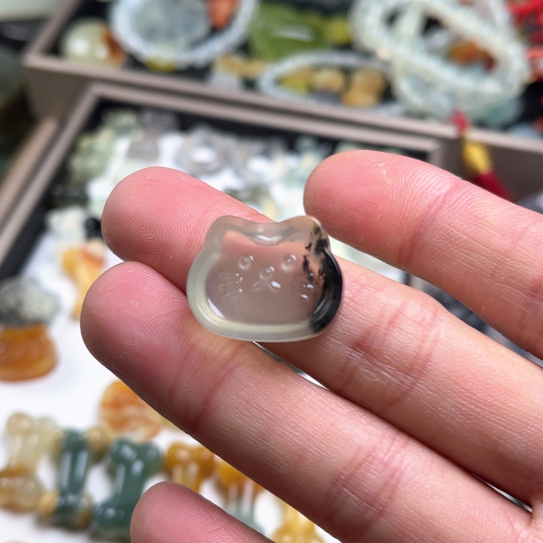 蛇纹石玉原石未镶嵌