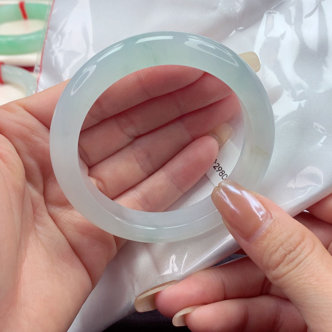 翡翠手镯未镶嵌56圈口 高级起双眼皮冰蓝