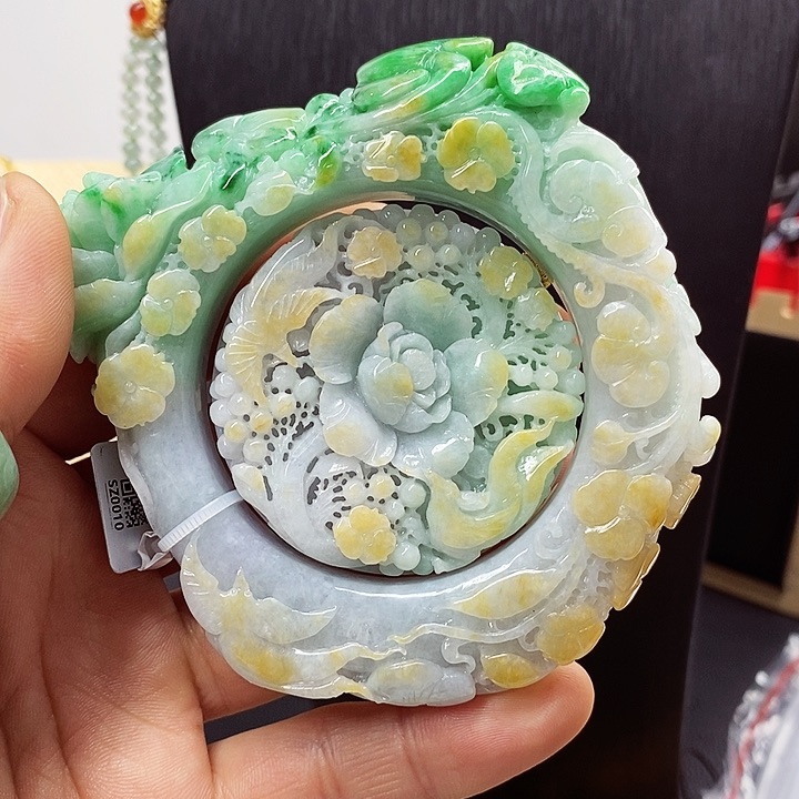 翡翠颈饰未镶嵌依***享手镯