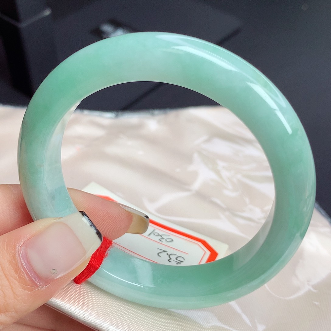 翡翠手镯未镶嵌53-54圈口