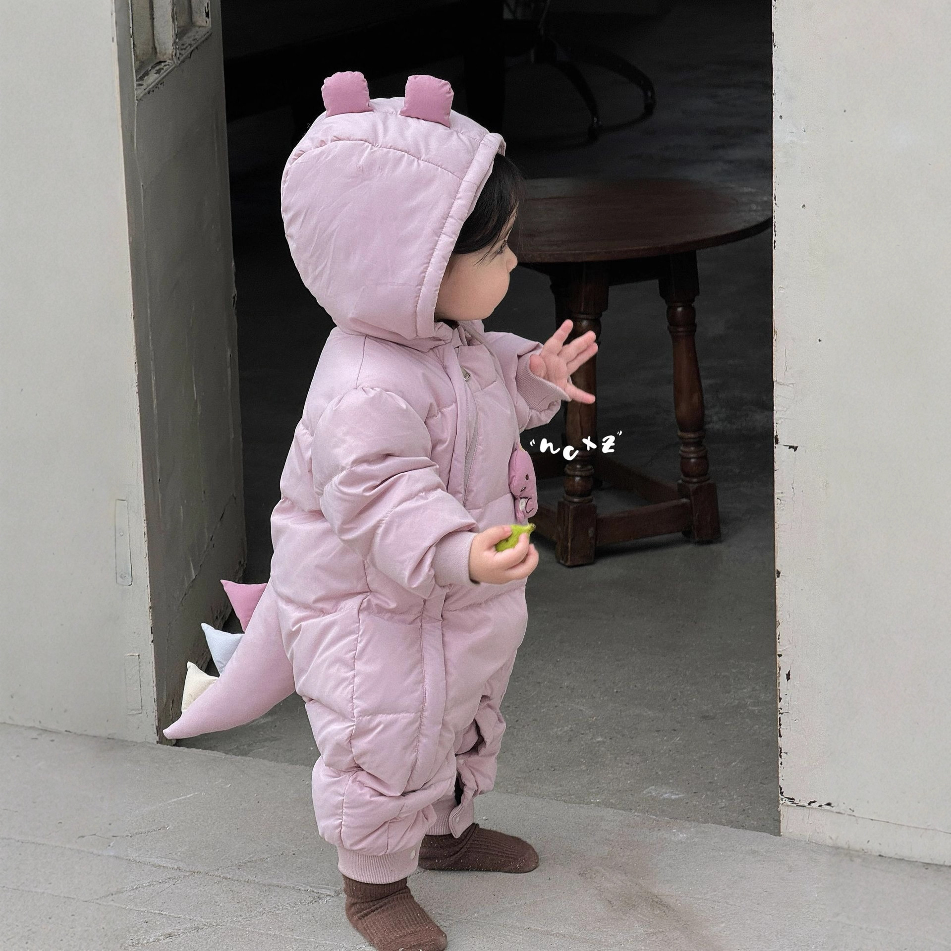 女宝宝新款加厚白鸭绒连体衣超萌恐龙双拉链羽绒服婴幼儿5017