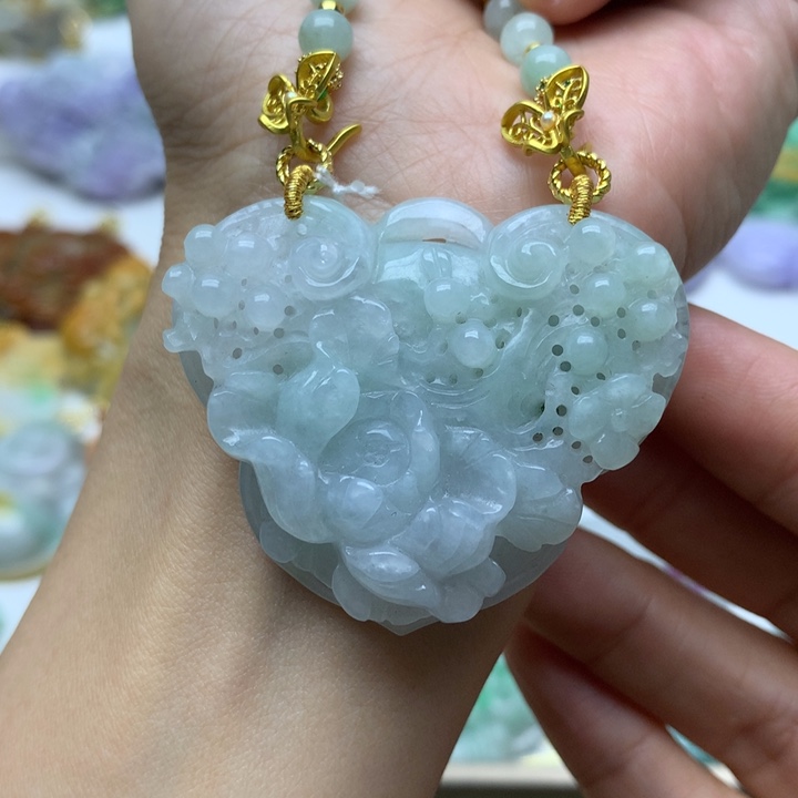 翡翠颈饰未镶嵌开****1翡翠