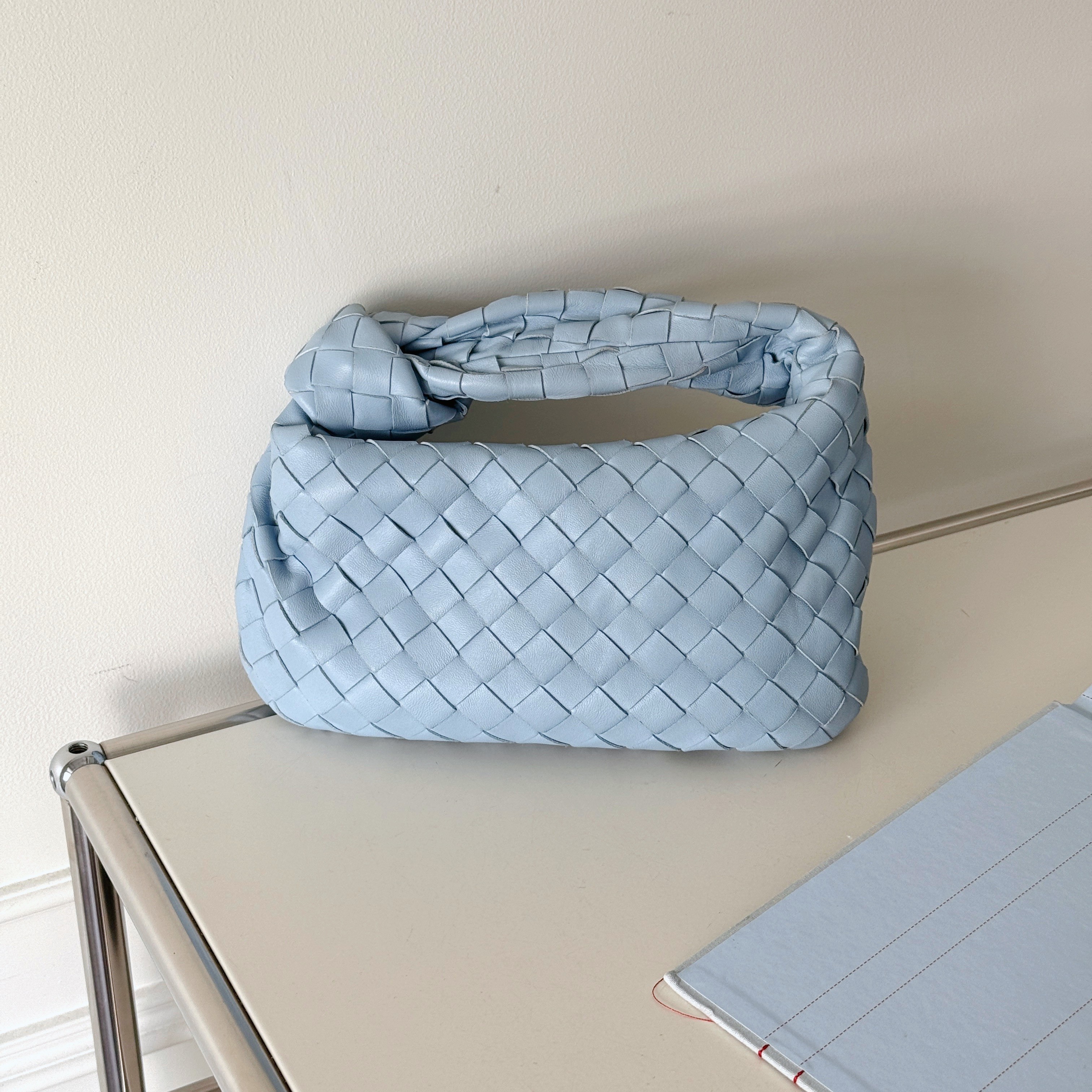 95新 BOTTEGA VENETA/葆蝶家 Azul - 浅蓝色羊皮编织手提包 41789