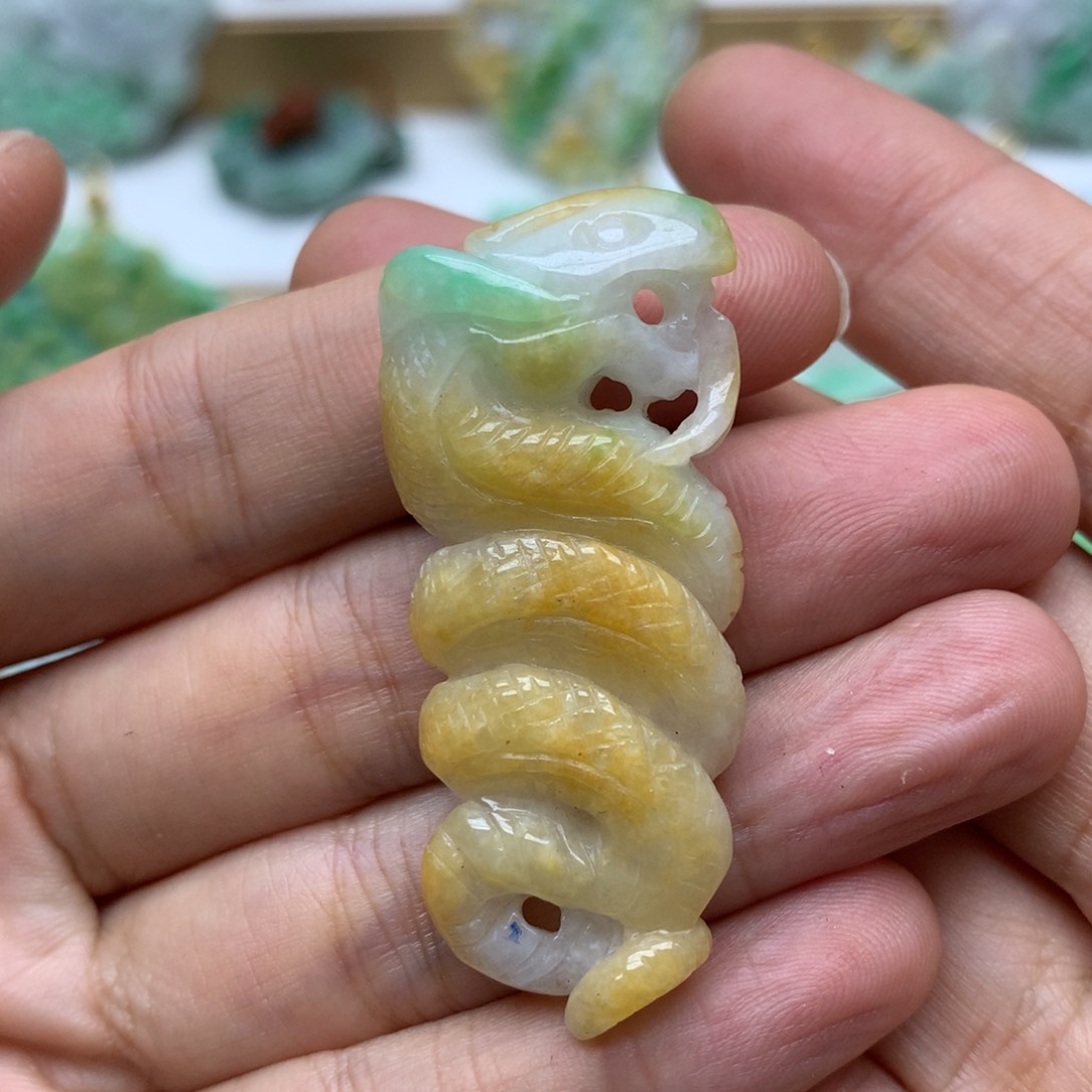 翡翠颈饰未镶嵌翡翠