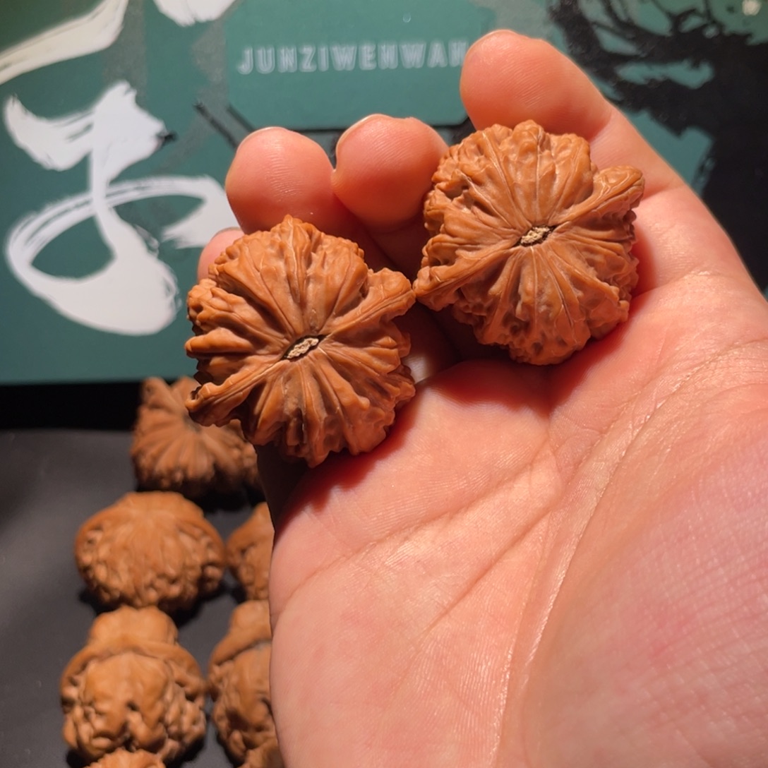 乐***米文玩核桃吊坠山西磨盘25111601