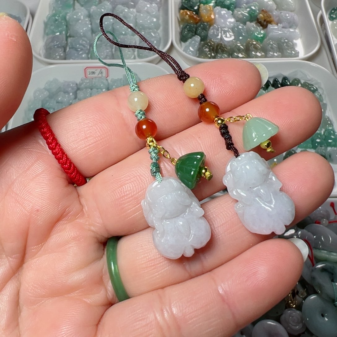 翡翠颈饰未镶嵌貔貅手机挂一个