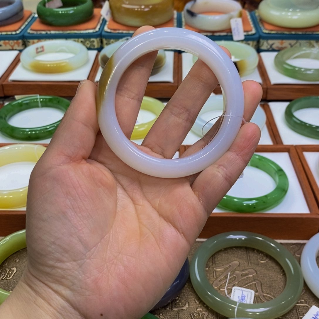 和田玉手镯未镶嵌新疆糖白57.5