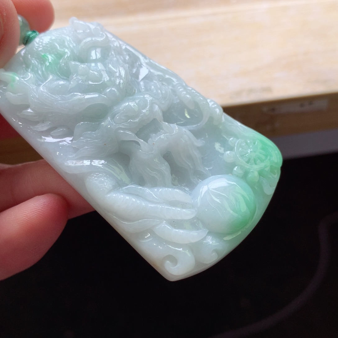 翡翠颈饰未镶嵌吊坠