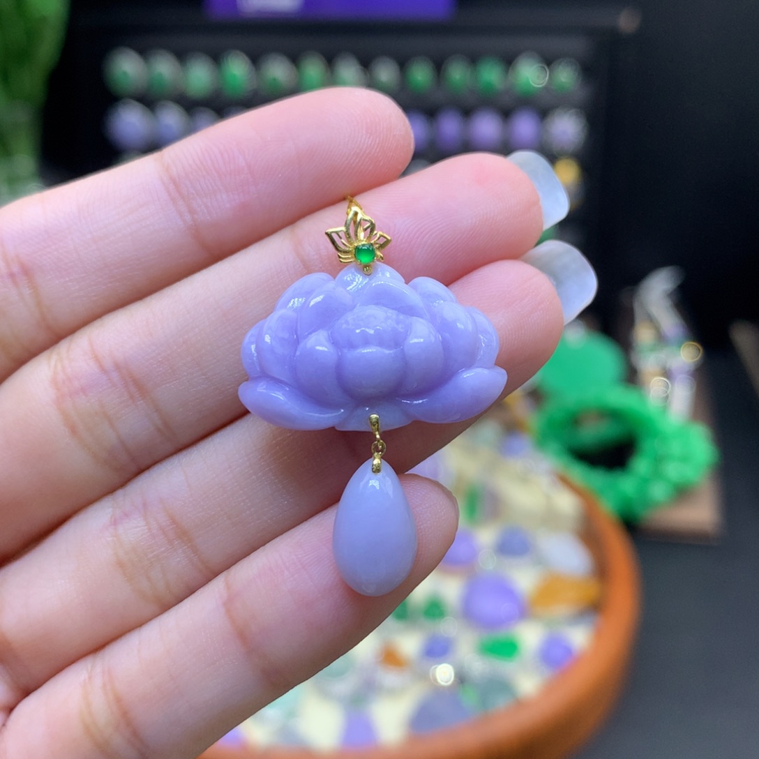 翡翠18K金镶嵌颈饰