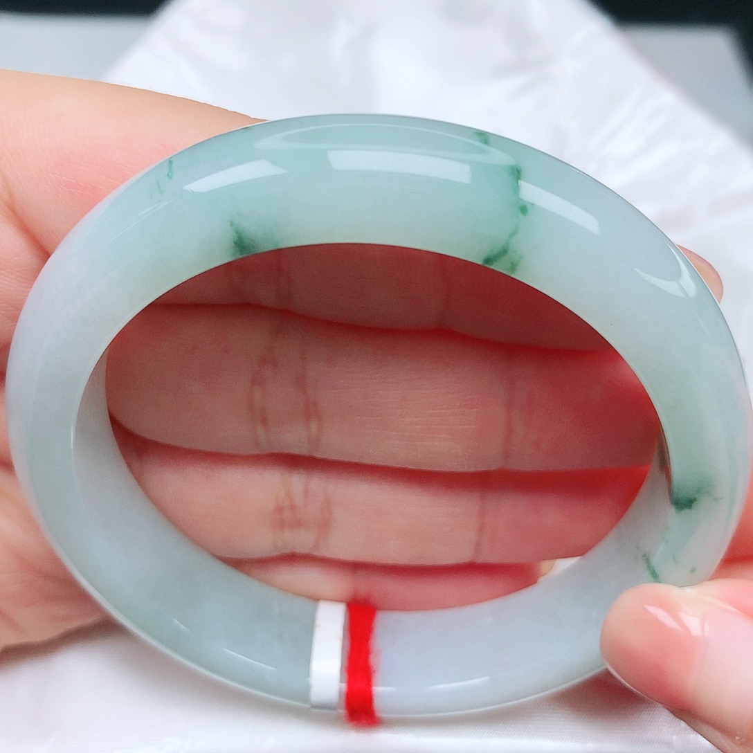 翡翠手镯未镶嵌9飘花