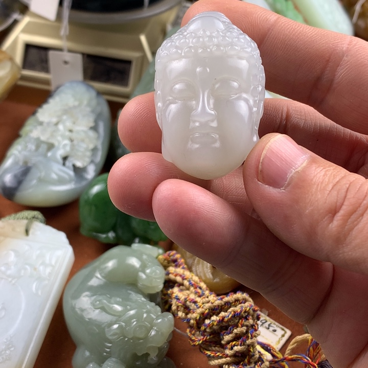 和田玉颈饰未镶嵌心****师