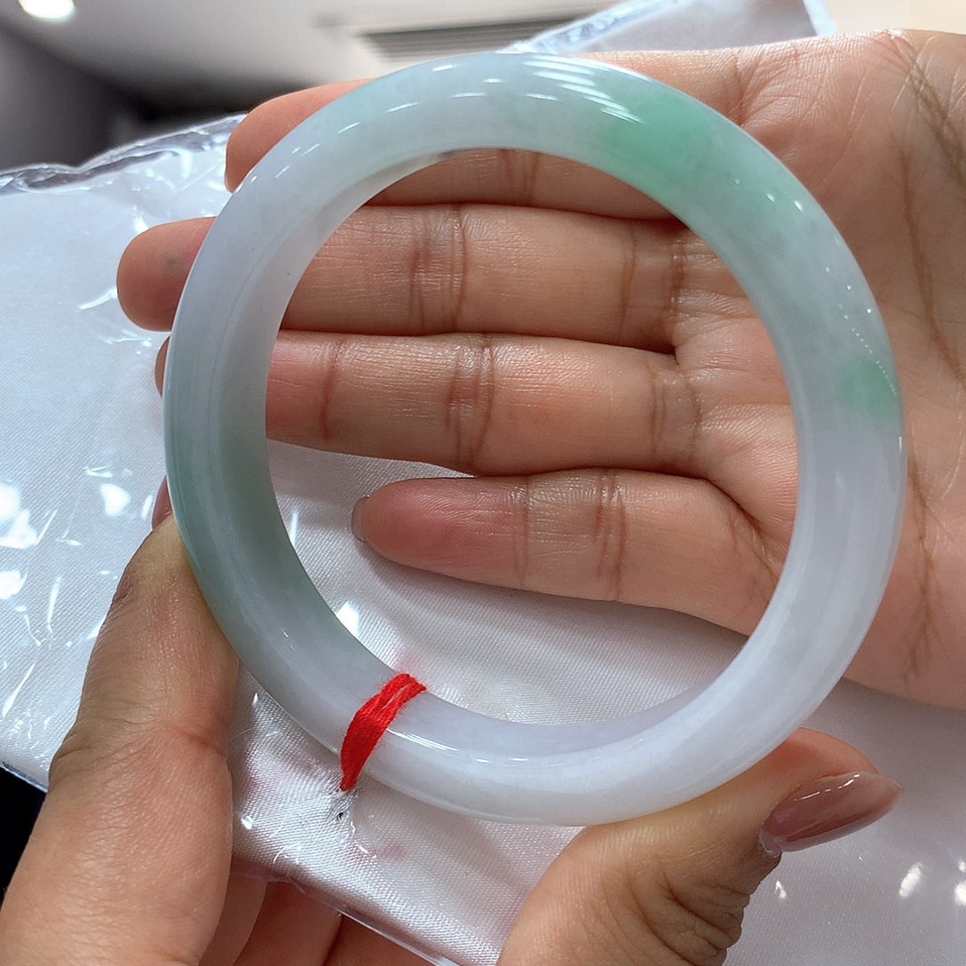 翡翠未镶嵌手镯买断