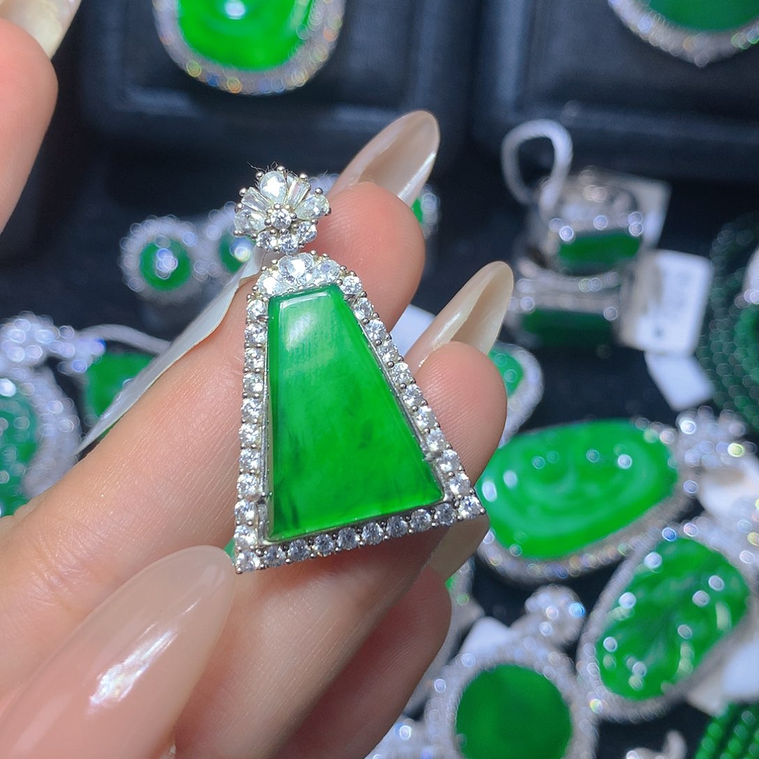 翡翠颈饰银S925镶嵌翡翠