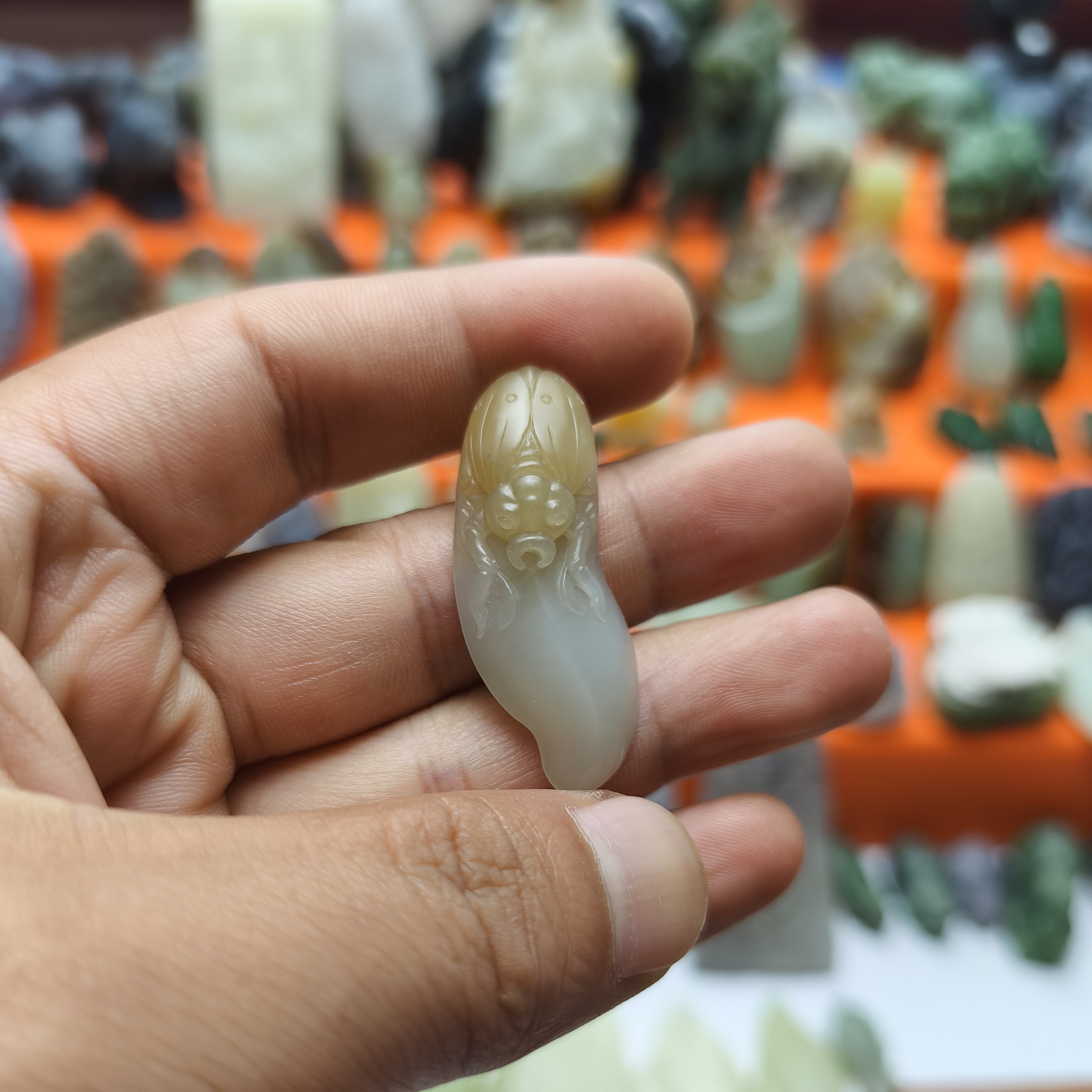 和田玉，糖料。俏色巧雕，甲壳虫。富甲一方，富甲天下。