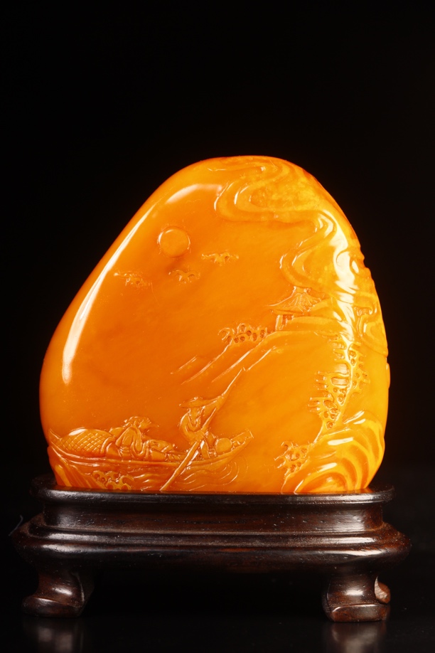 大开门中板田黄冻石 泛舟图 规格：6.3×6.3×2.7cm 重量：165.4g