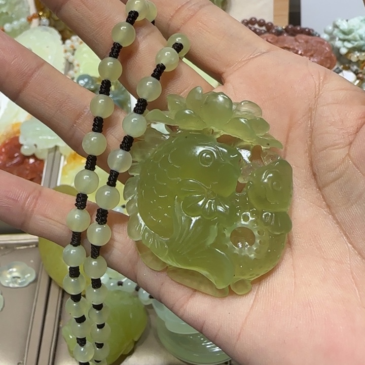 蛇纹石玉吊坠未镶嵌