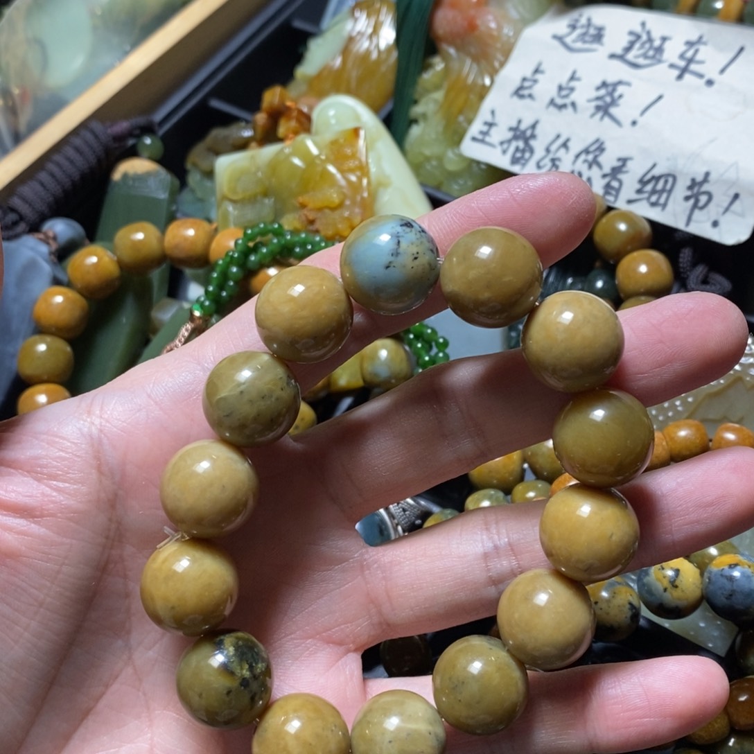 蛇纹石玉未镶嵌颈饰
