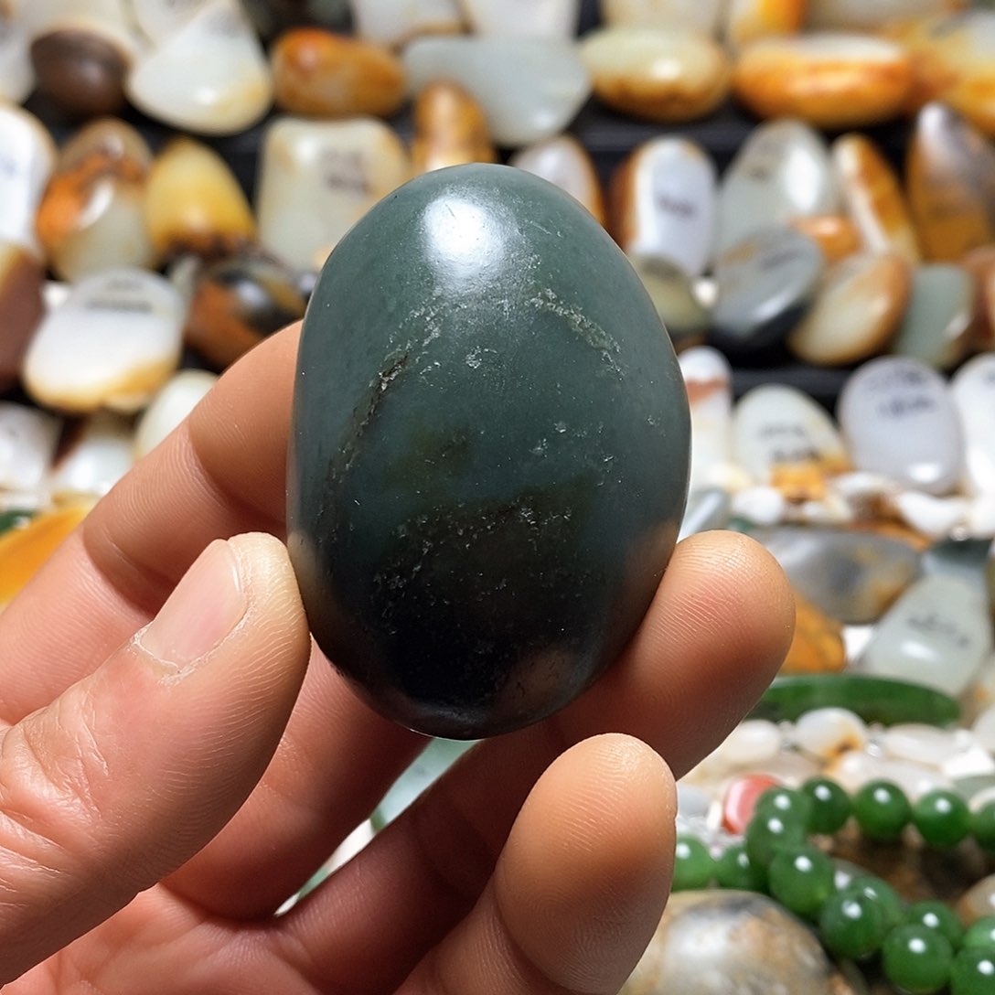 和田玉颈饰未镶嵌手把件