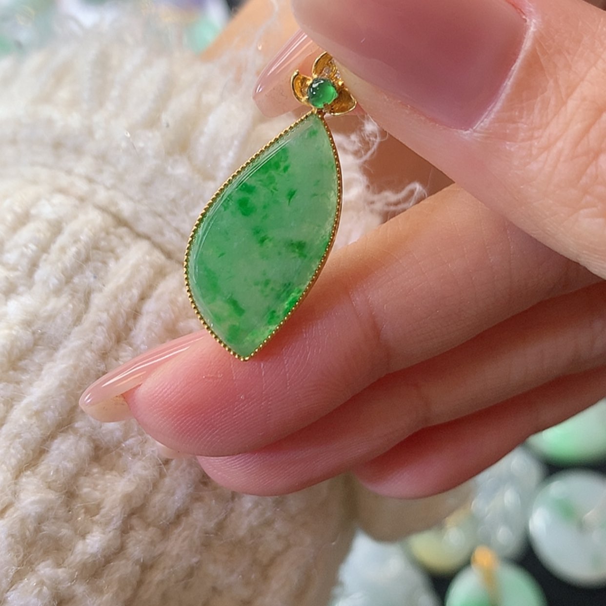 【闪购商品】翡翠吊坠(赠链)18K金镶嵌