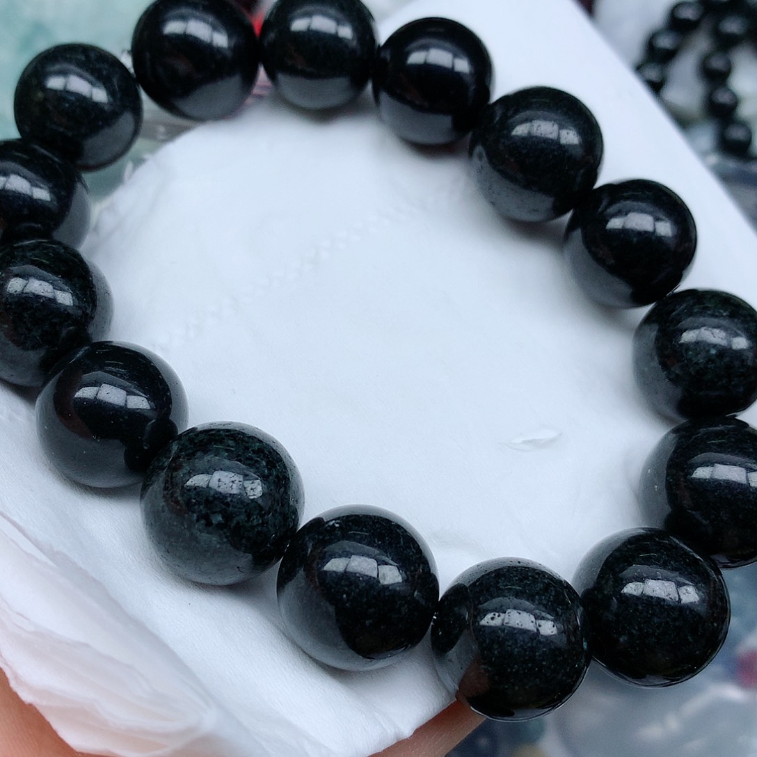 翡翠颈饰未镶嵌吊坠