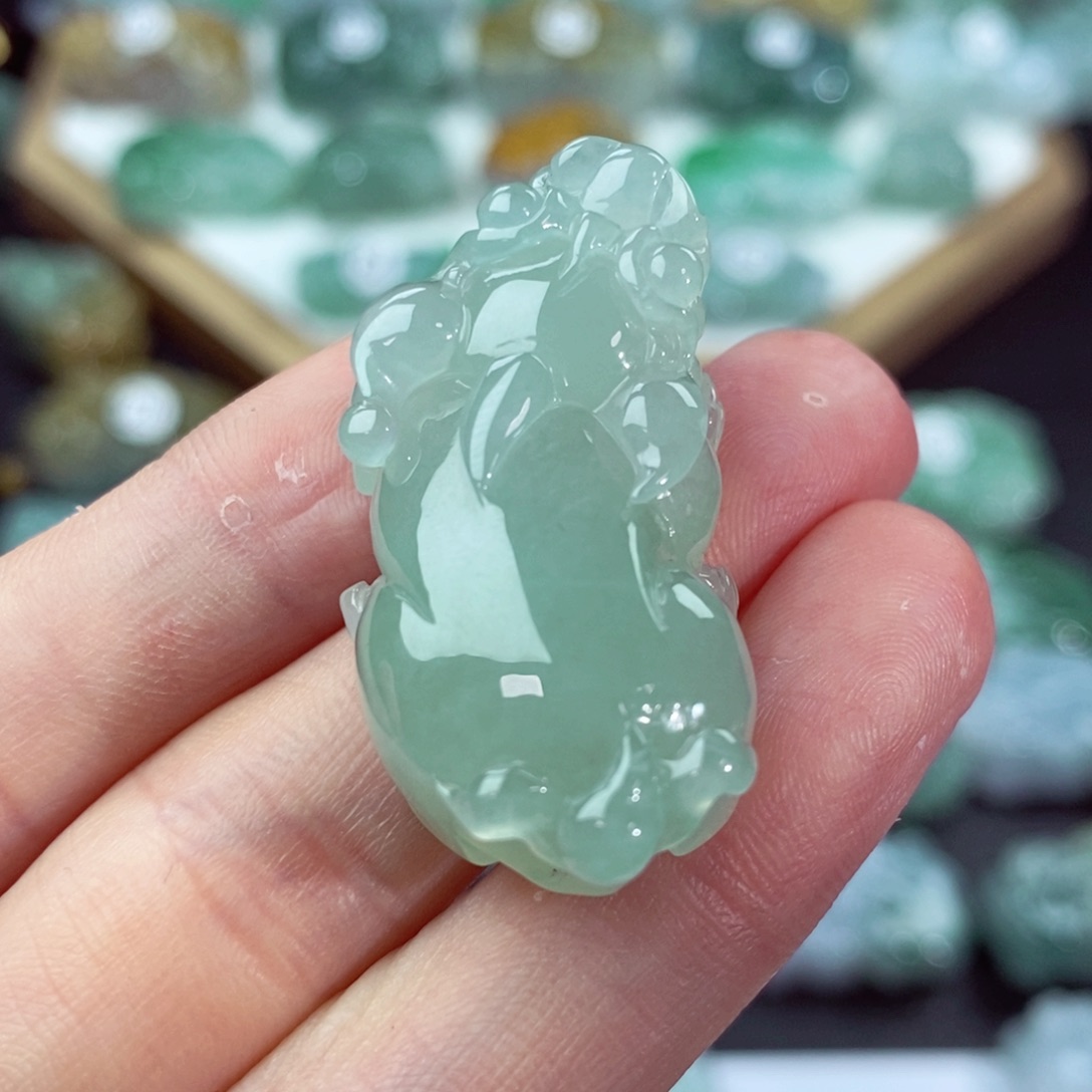 翡翠颈饰未镶嵌天然