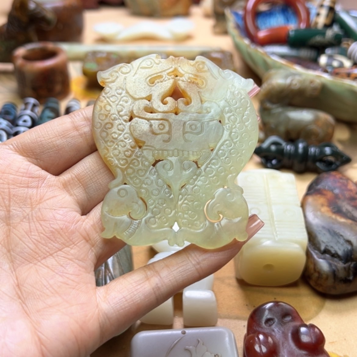 【闪购商品】蛇纹石玉颈饰未镶嵌