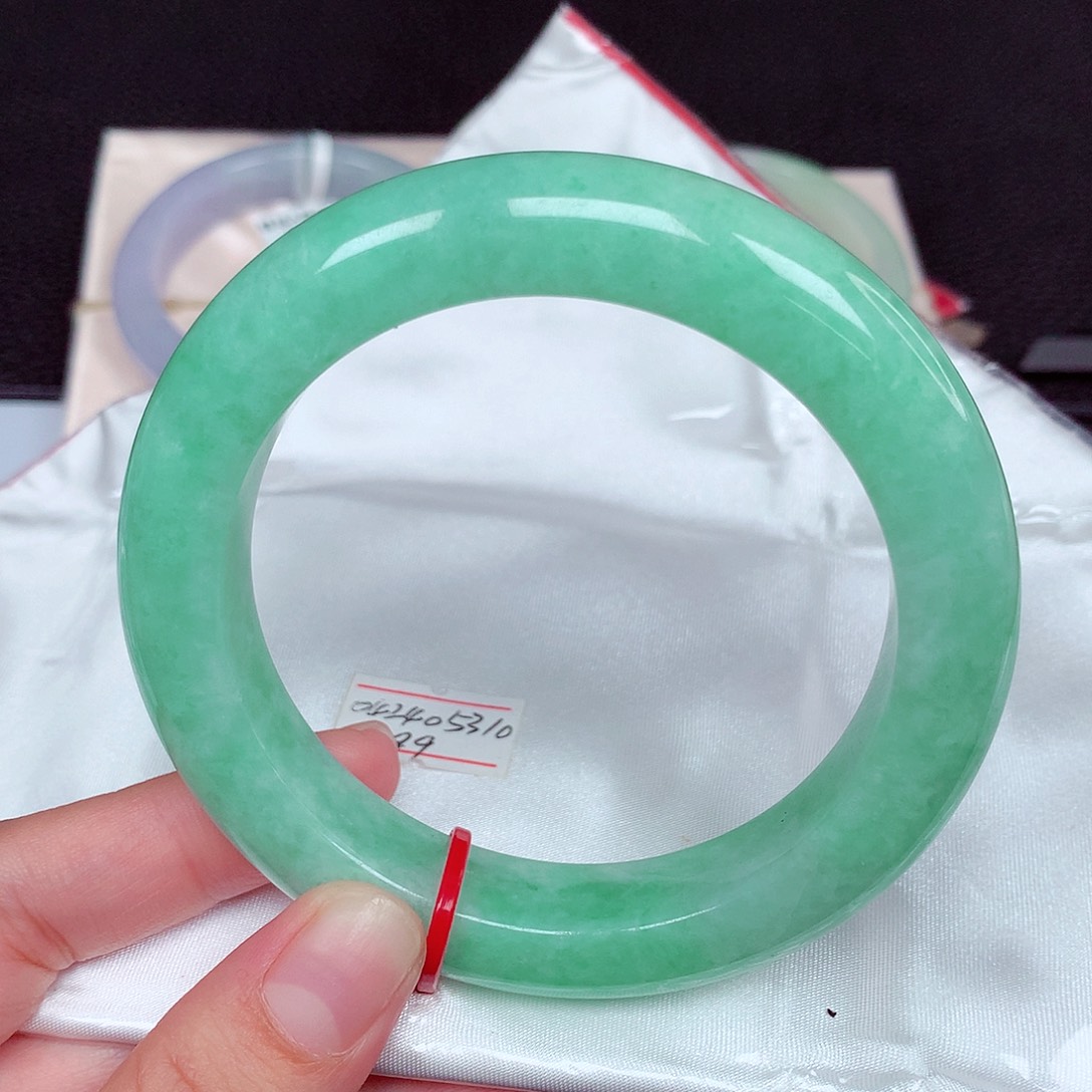 芒***g翡翠未镶嵌手镯正圈60