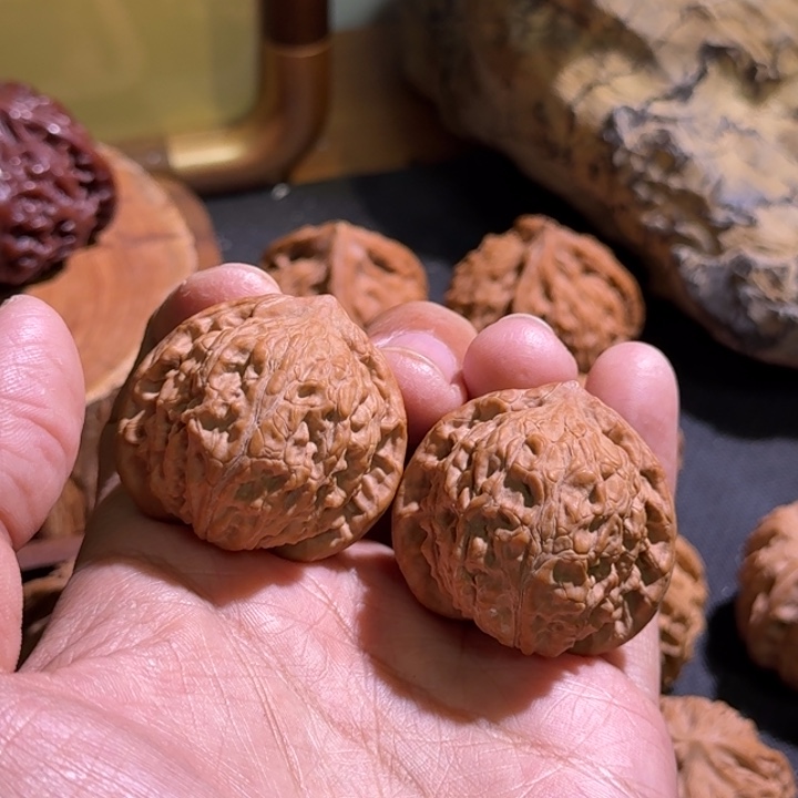 大***皮文玩核桃吊坠平谷寿桃