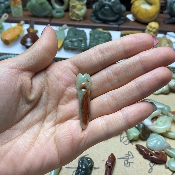 岫岩河磨玉（透闪石质玉）未镶嵌把件热***?