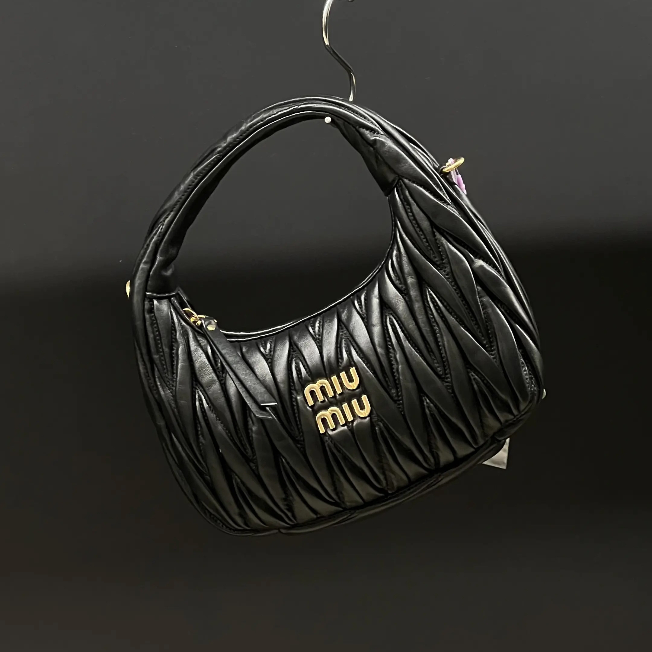 99新 MIU MIU/缪缪 1646 黑色褶皱hobo腋下包小号