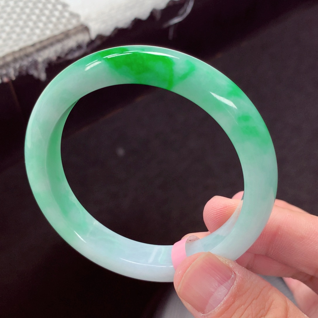 翡翠手镯未镶嵌缅甸