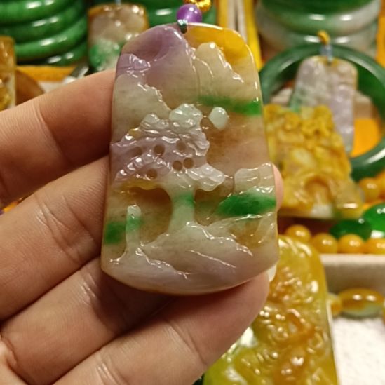 翡翠未镶嵌颈饰魏*