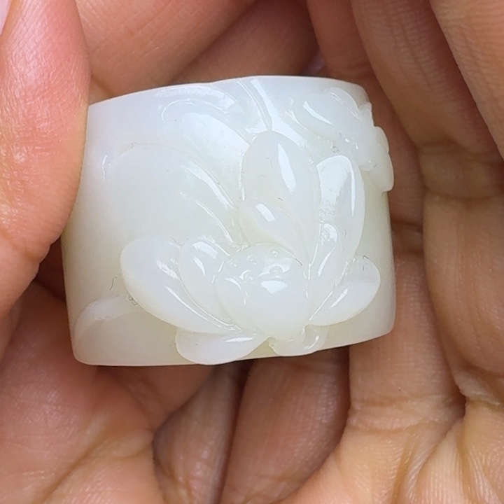 神***6和田玉未镶嵌挂件