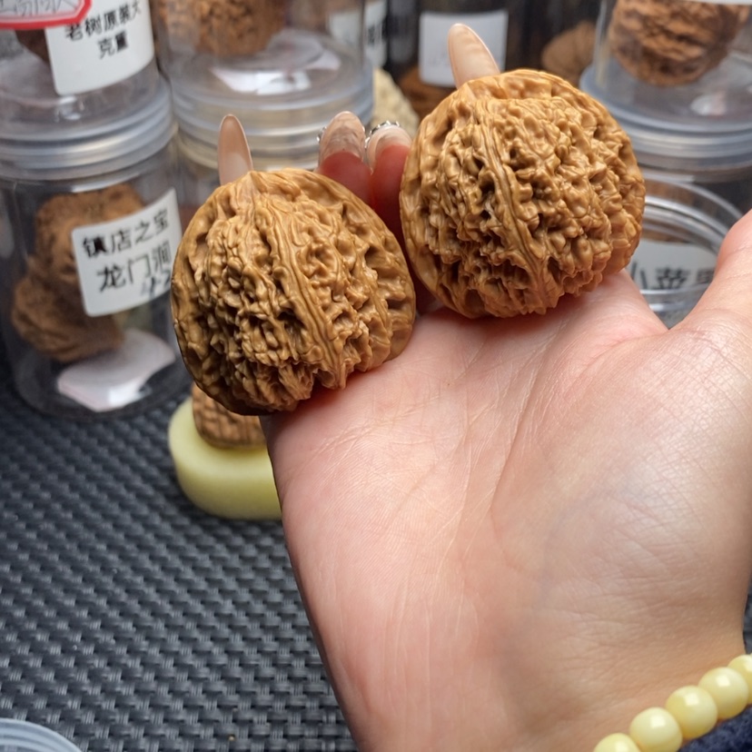 【闪购商品】核桃手串/手链哈**哈南疆石